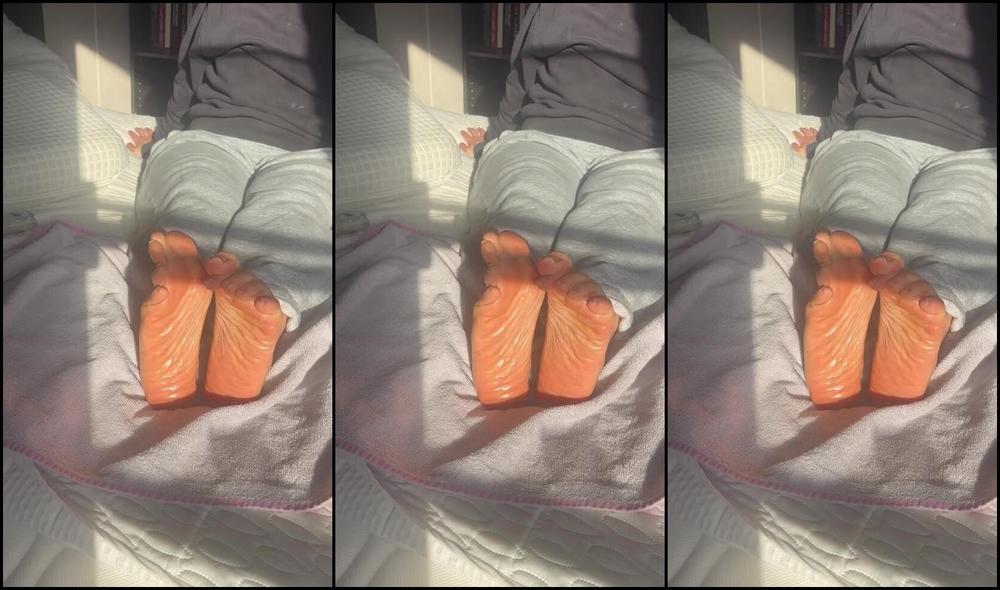 Soleswithlola Nicknamed Soleswithlola 12 21 2025 Onlyfans Video Lost In The Shine Of Those Perfect Oily Soles
