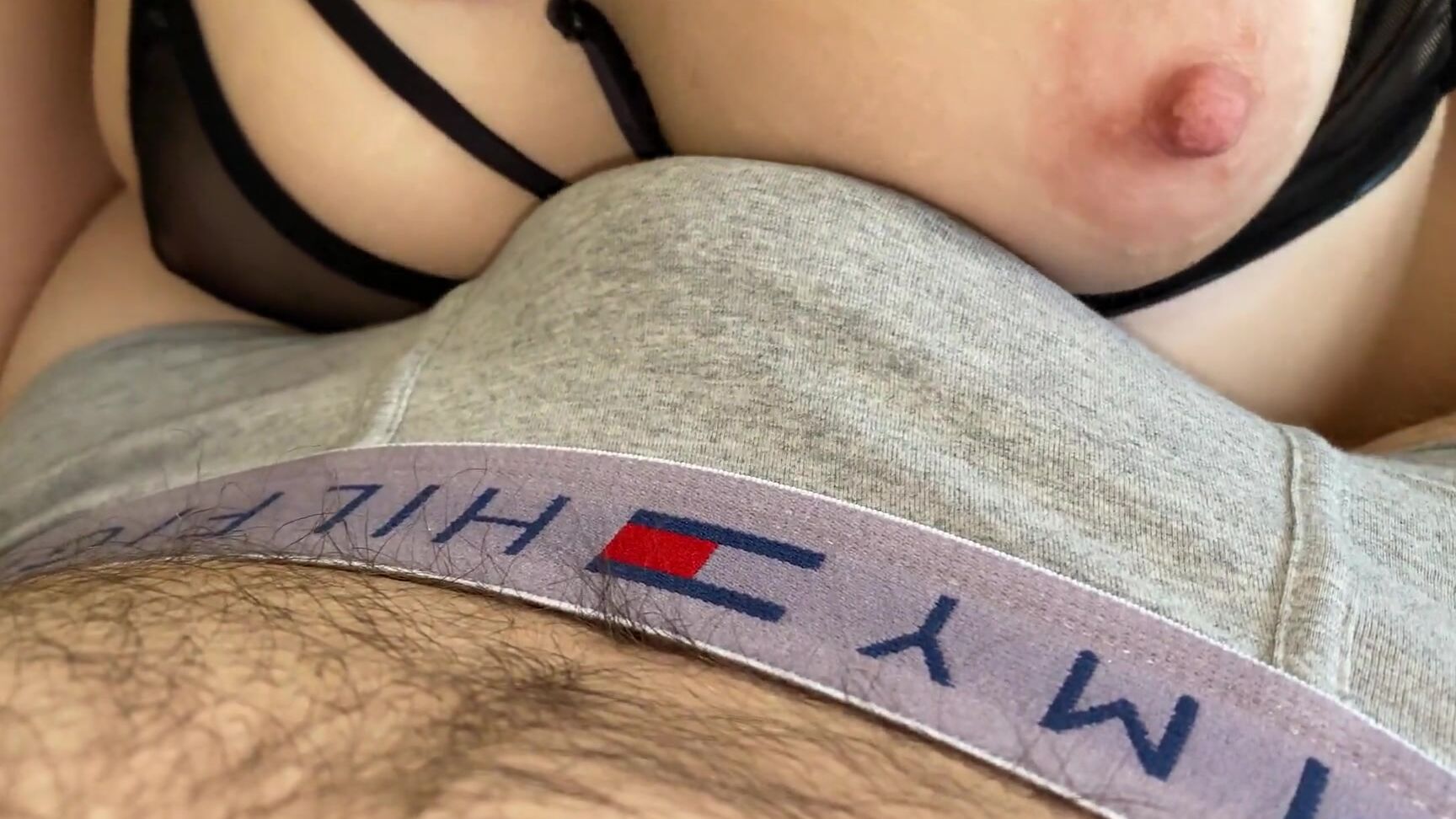 Close Up Blowjob And Handjob Cums Without Taking Out From Behind The Mouth