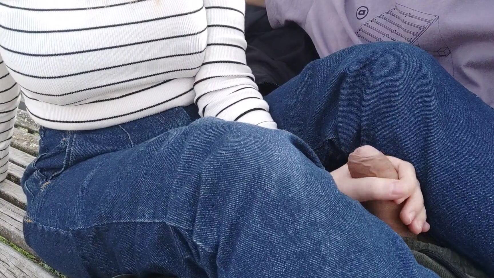 Мастурбирует В Кампусе Нас Чуть Не Поймали Pornhub Com