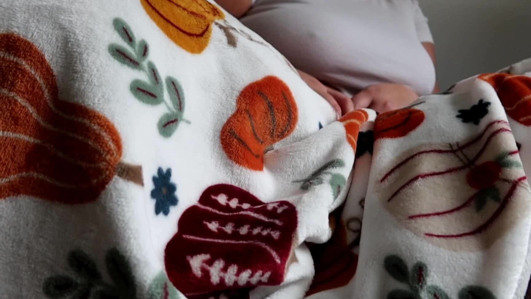 Queen Sylvia Nicknamed Itsqueensylvia 11 21 2025 Onlyfans Video Farting Under The Blanket