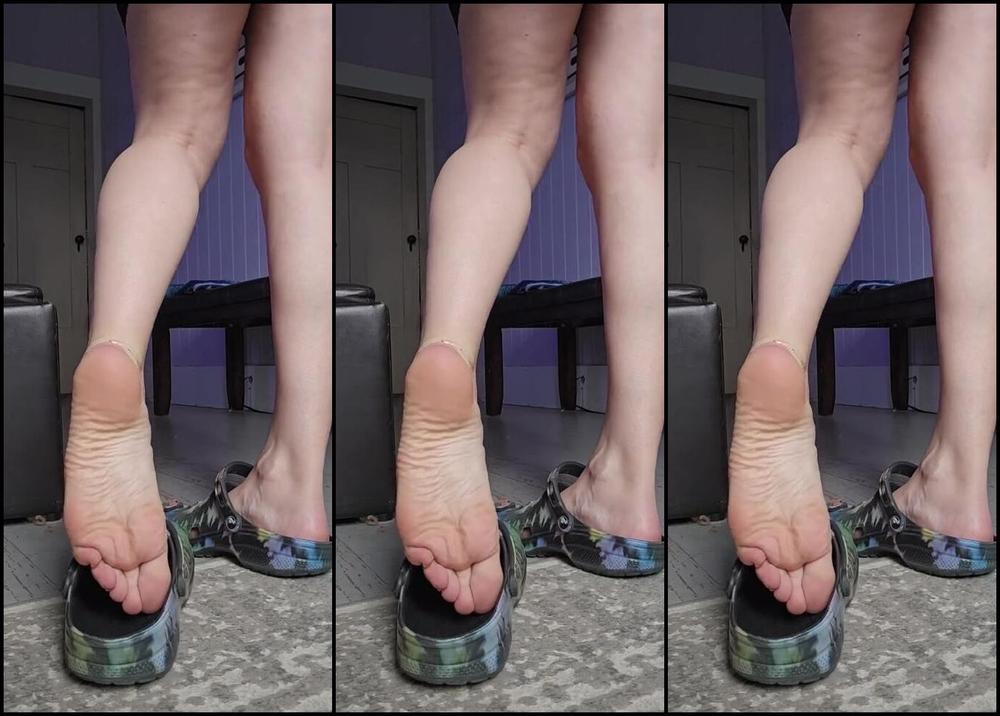 Gamertoeskz Nicknamed Gamertoeskz 04 11 2025 Onlyfans Video Crocs As Requestedi Know They Arent For Everyone But Theyre My Work Shoes So