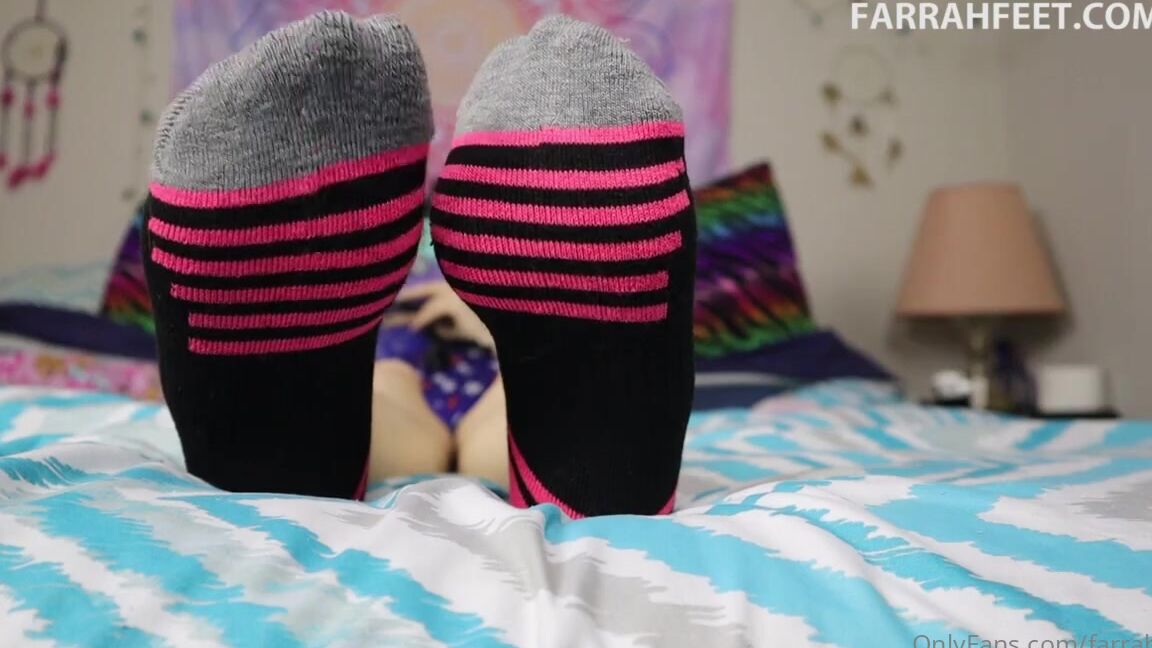 Farrah Feet Nicknamed Farrahfeet 02 20 2023 Onlyfans Video Come Watch Me Take Off My Pink Black Stripe Socks Revealing My Soft Wrinkled Soles For