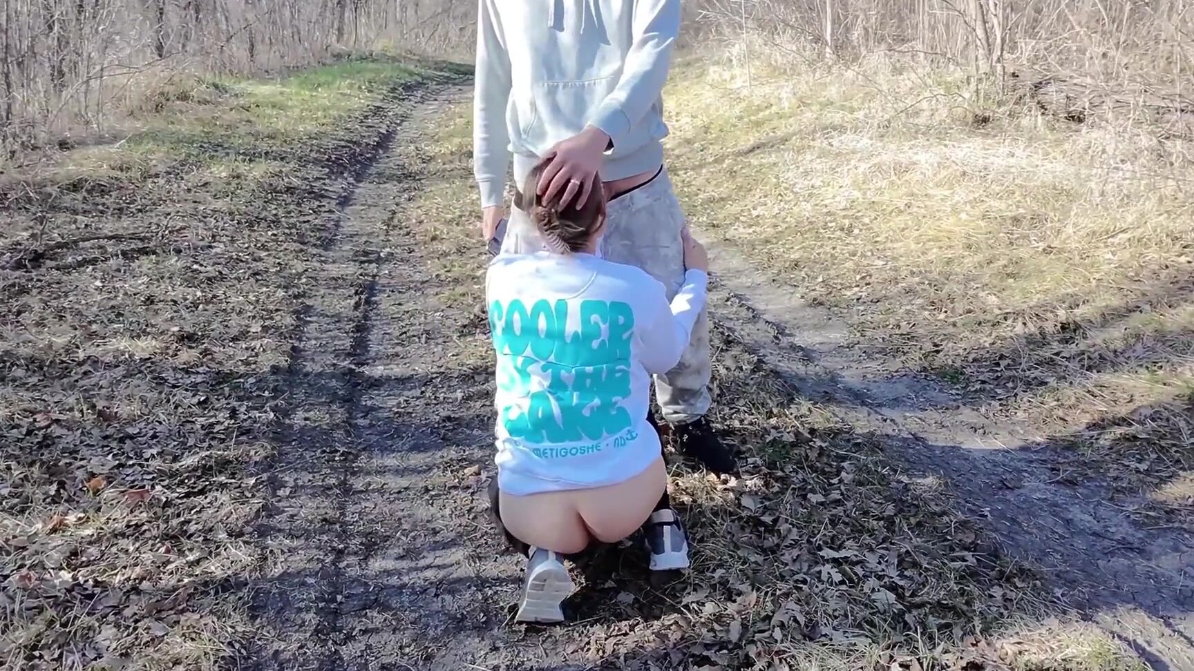 Пешие Прогулки Под Наблюдением Дрона И Грязный Душ После