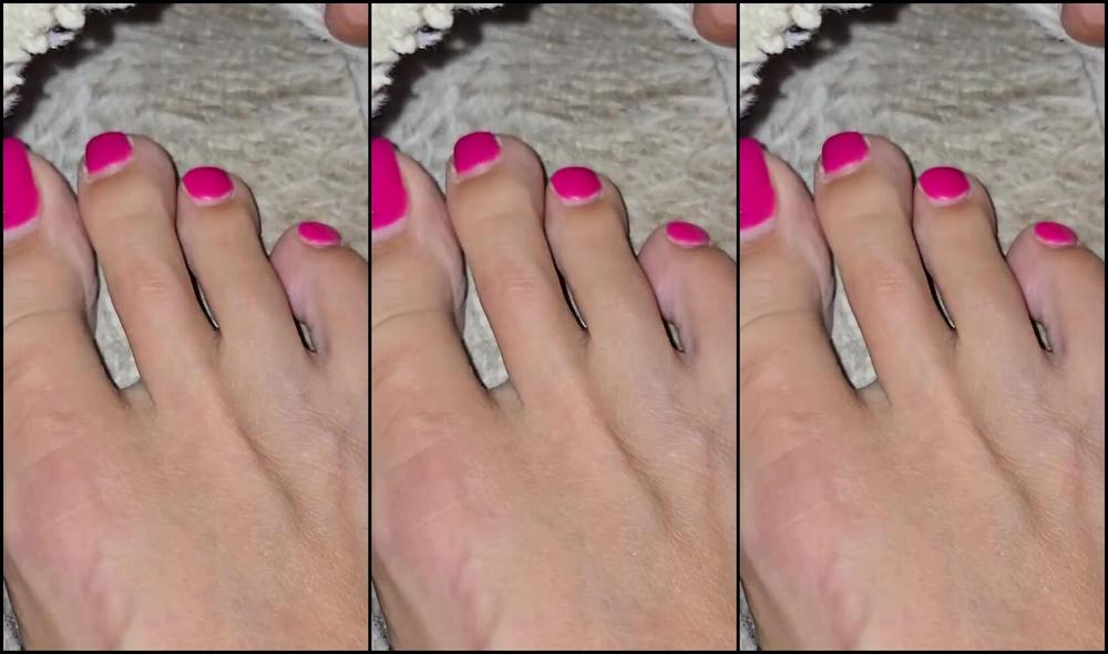 Sexysassquatch34 Nicknamed Goddessnat34 06 06 2025 Onlyfans Video Sliding Into My Slippers Watch Up Close See My Toes Wiggle Different Camera Shots And