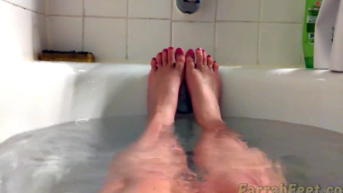 Farrah Feet Nicknamed Farrahfeet 12 10 2024 Onlyfans Video Im Taking A Bath And Filming It For You