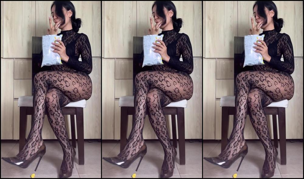 Gigi Feet Nicknamed Gigift 10 15 2025 Onlyfans Video Satisfying Crunchy Defeat Under My Powerful Feet Crushing Feet