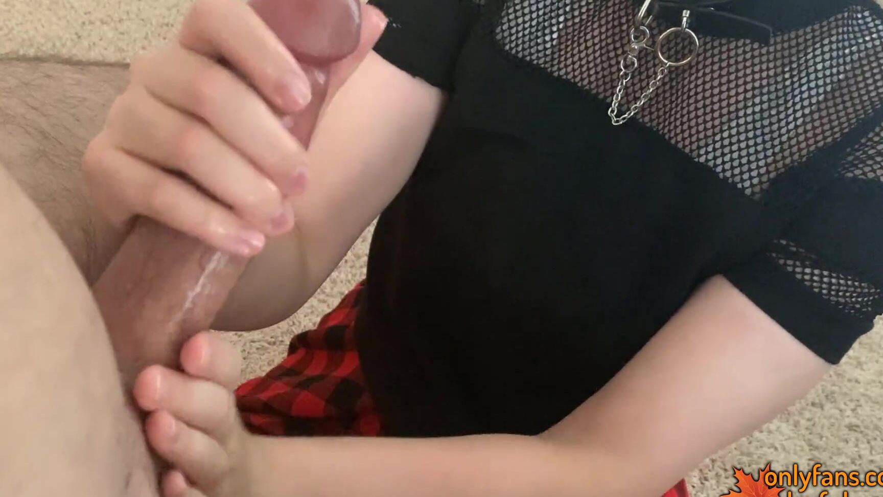 Тихо Грязно Разговаривает Играя Со Своими Яйцами Пока Не Кончит Pornhub Com