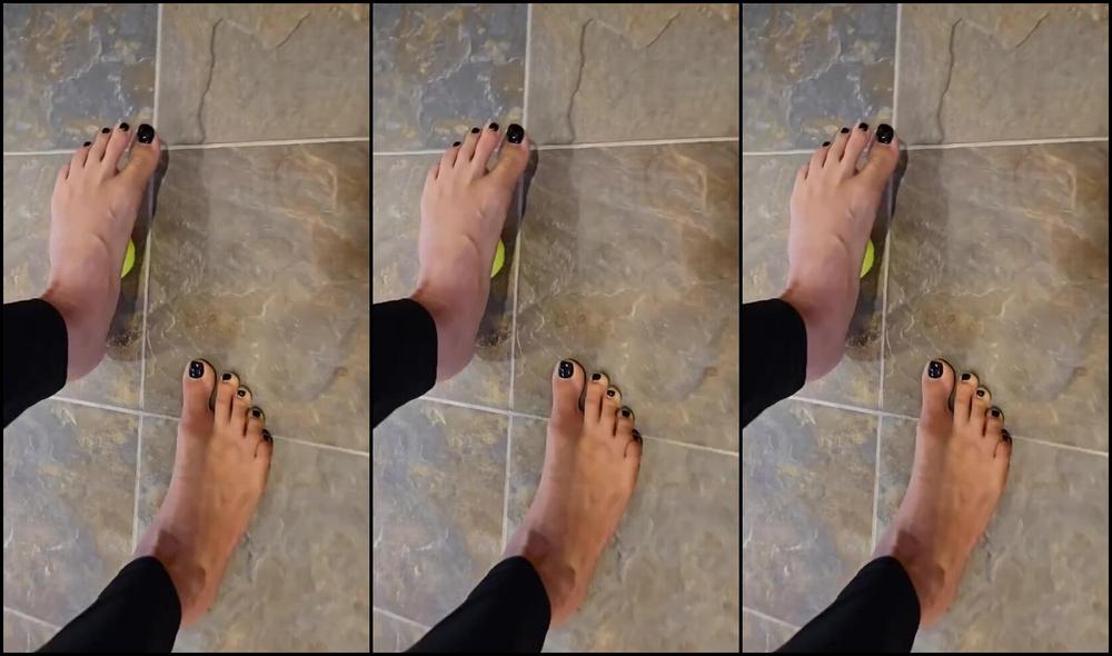 Sexysassquatch34 Nicknamed Goddessnat34 11 11 2025 Onlyfans Video Playing With Some Tennis Balls