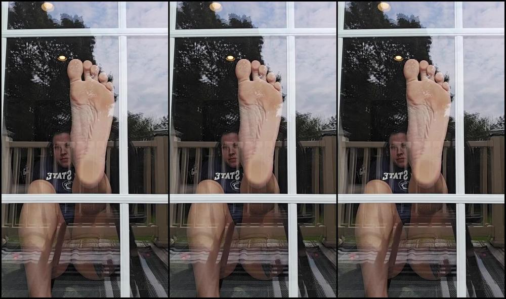 Sexysassquatch34 Nicknamed Goddessnat34 09 06 2025 Onlyfans Video Feet On The Glass