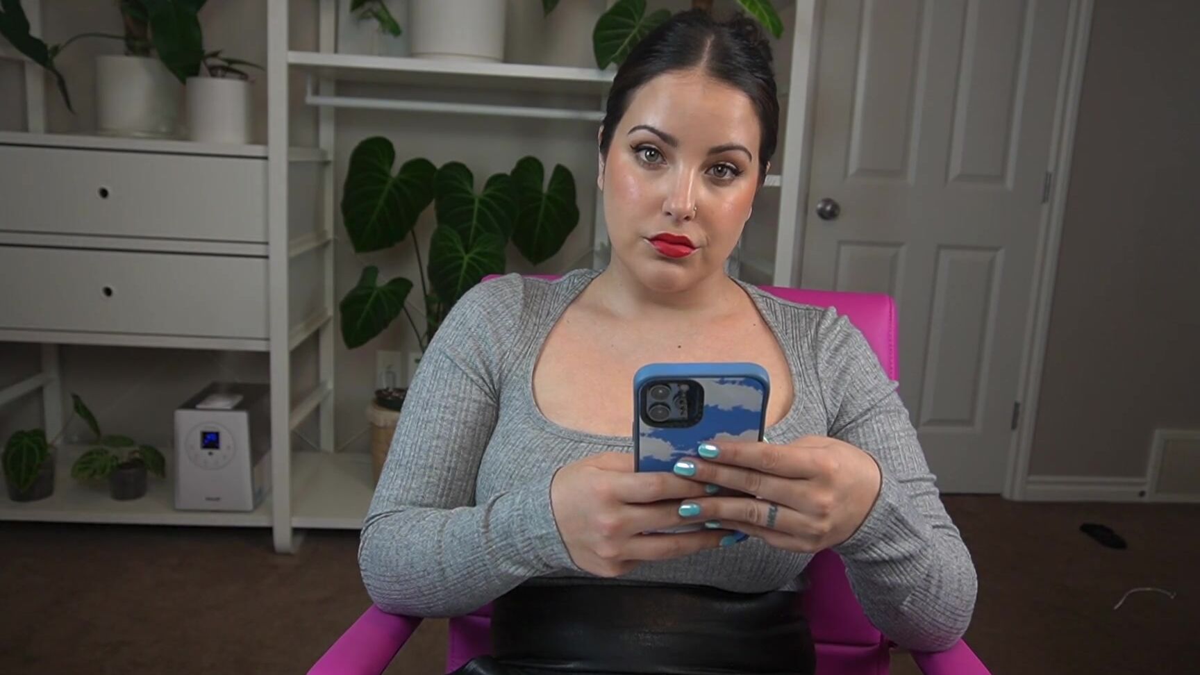 "GirlOnTop880" boss/employee, eye contact, femdom, non-nude, role play Your Boss Rates Your Cock Manyvids