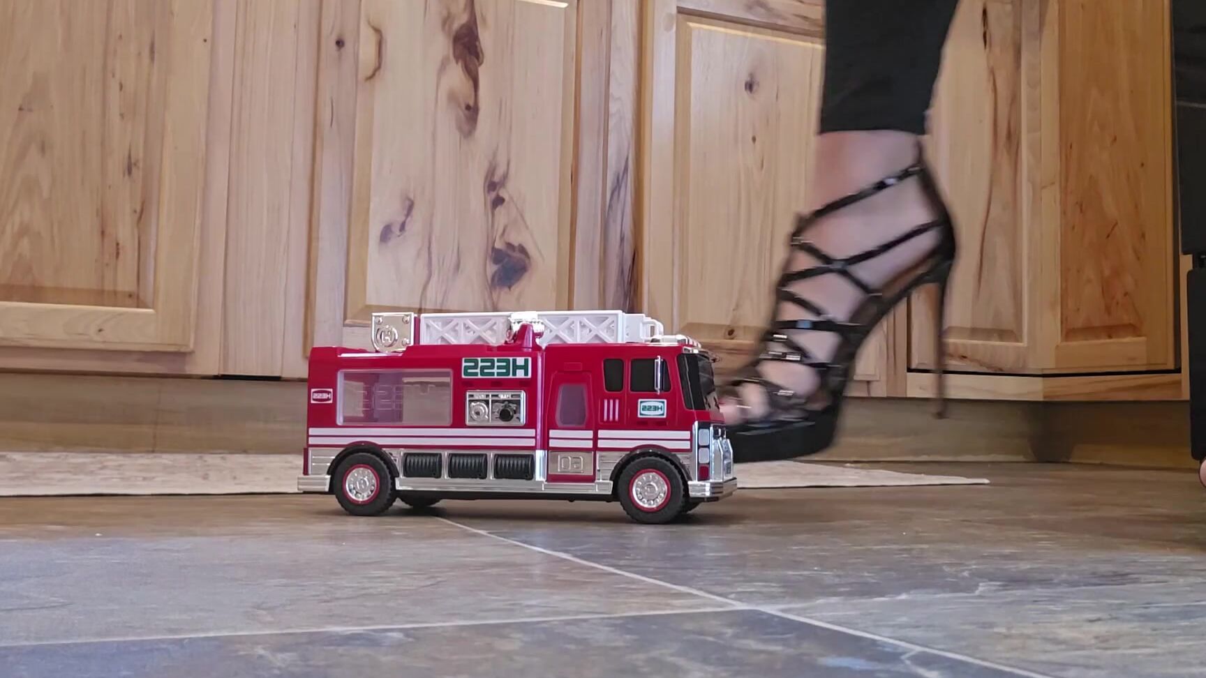 Sexysassquatch34 Nicknamed Goddessnat34 06 18 2025 Onlyfans Video Bus Full Of Guys