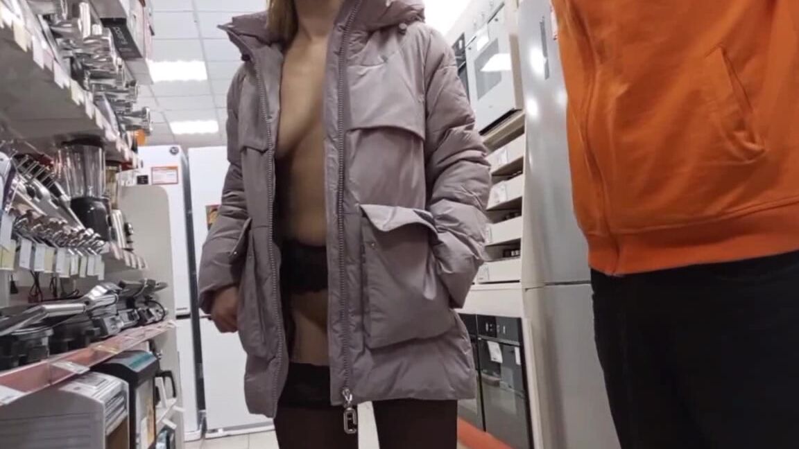 Seducing A Male Salesperson In An Electronics Store 2