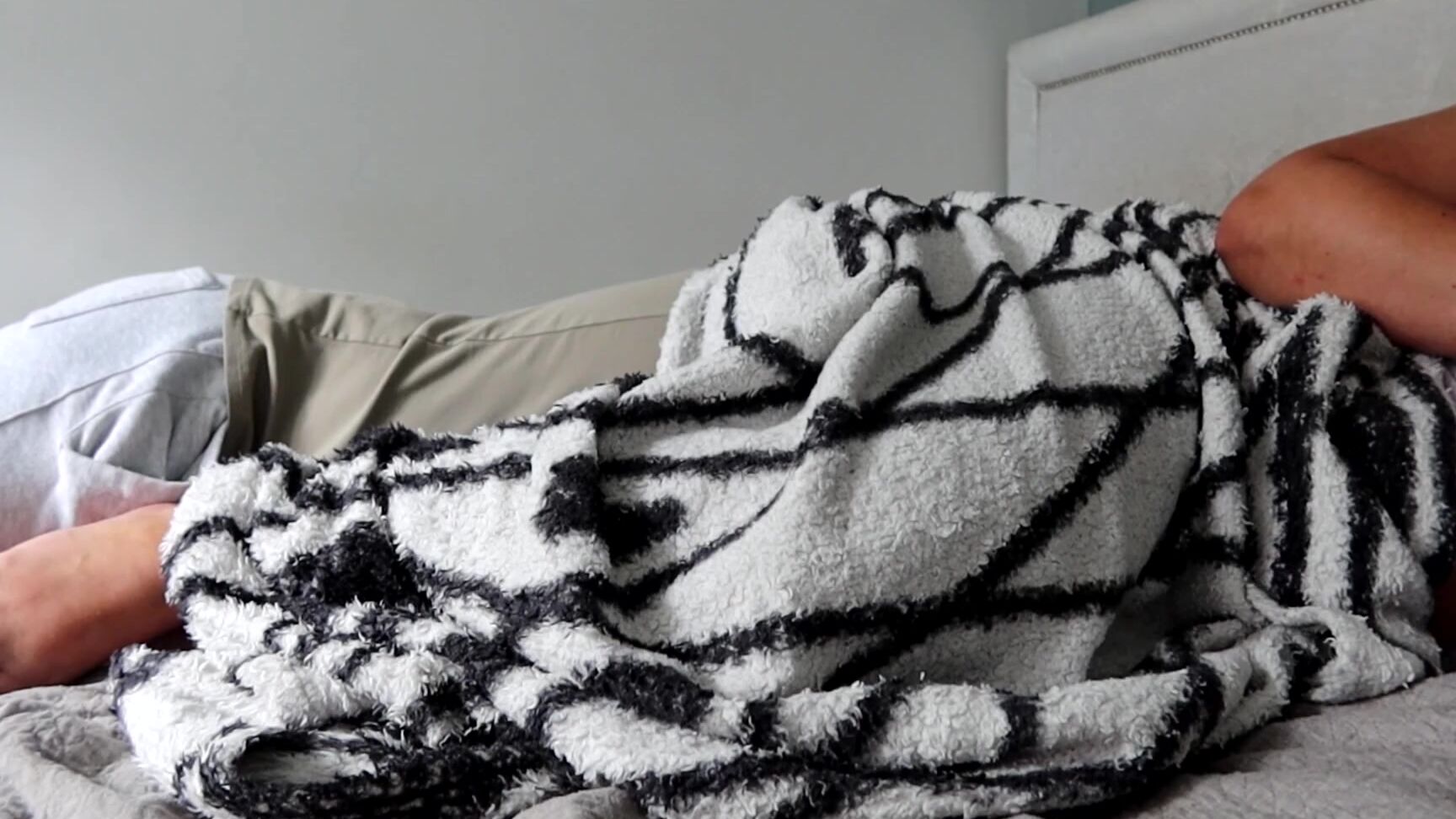 Queen Sylvia Nicknamed Itsqueensylvia 06 22 2025 Onlyfans Video Trapped In My Gas Chamberyou Thought We Will Cuddle Under The Blanket Get Your Head In