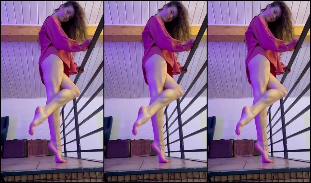 Princess Anastasia Nicknamed Anastasialegs 02 15 2024 Onlyfans Video Barefoot And Wearing A Man S Shirt I Think This Is The Sexiest Look For A Girl