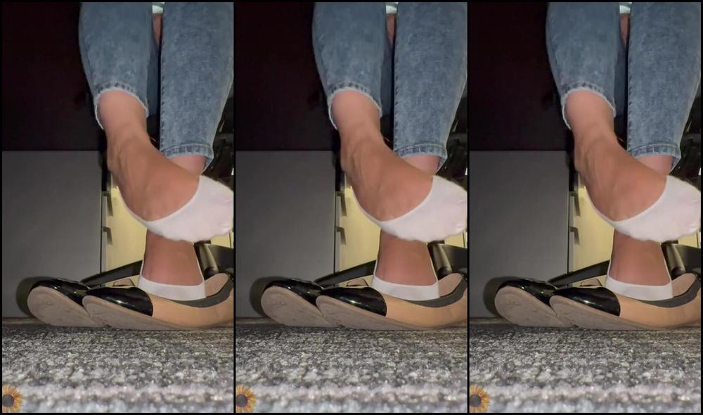 Goddess Elena Nicknamed Solebeauty93 09 29 2025 Onlyfans Video How About Some Underthedesk Action