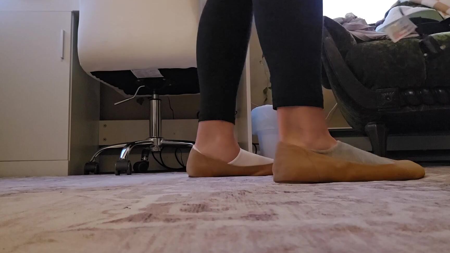 Sexysassquatch34 Nicknamed Goddessnat34 12 06 2025 Onlyfans Video Hiding Under The Bed Watching Me Realizing You Re There Showing Off My Soles