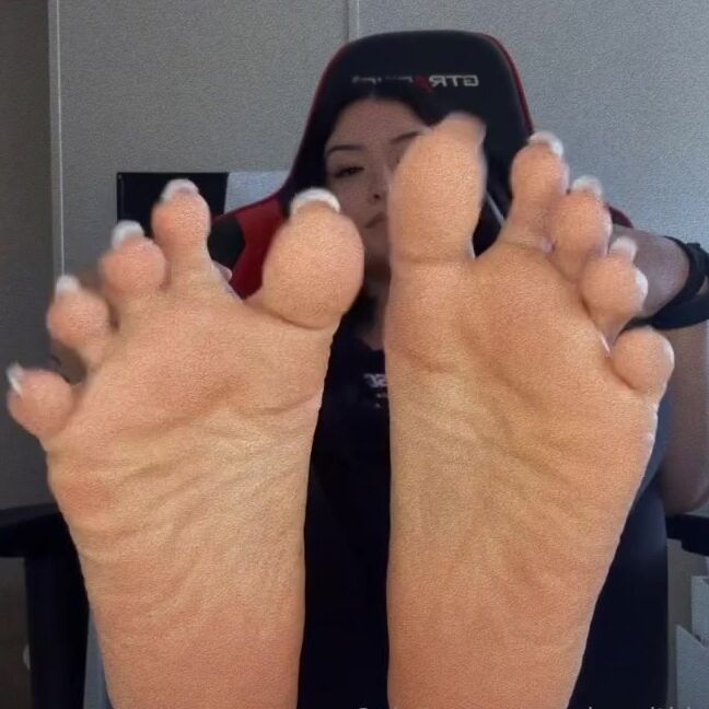 Soleswithlola Nicknamed Soleswithlola 06 16 2025 Onlyfans Video I Herd You Like Sweaty Stinky Feet After A Run