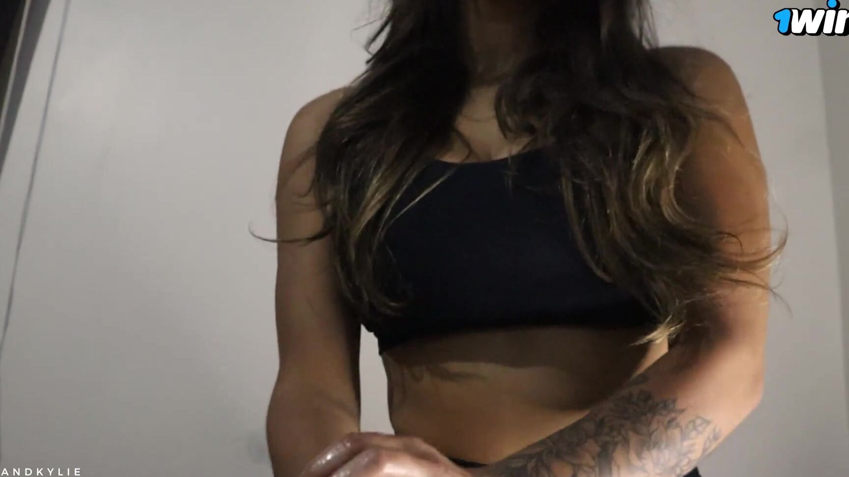 Latina Которую Я Встретил В Спортзале Является Экспертом По Дрочке Pornhub Com