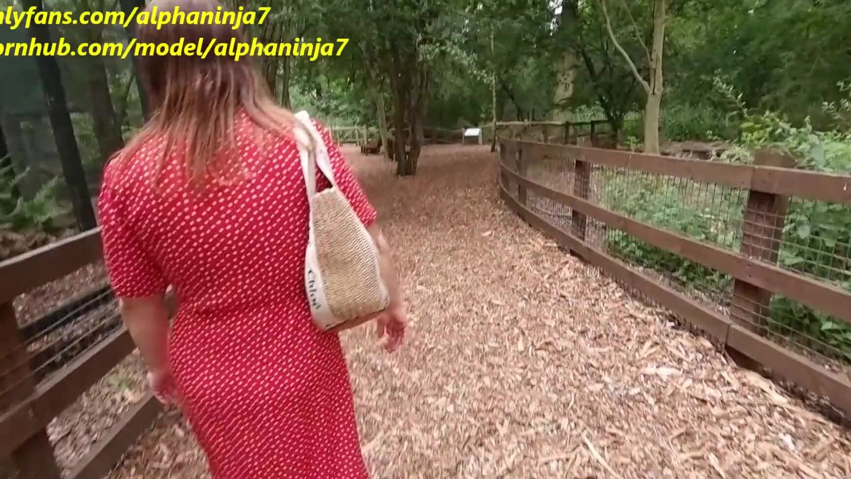 Зоопарк Делает Милфу Дикой