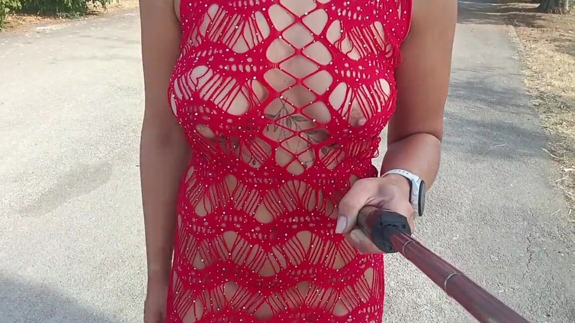 Кружевное Платье Светит Сиськами И Киской На Публике