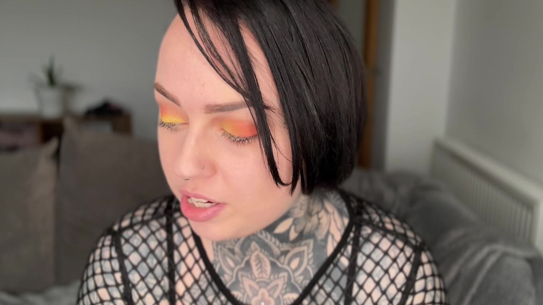 "MissValentina" femdom, femdompov, finance, financialdomination, moneyfetish Sending Life Manyvids