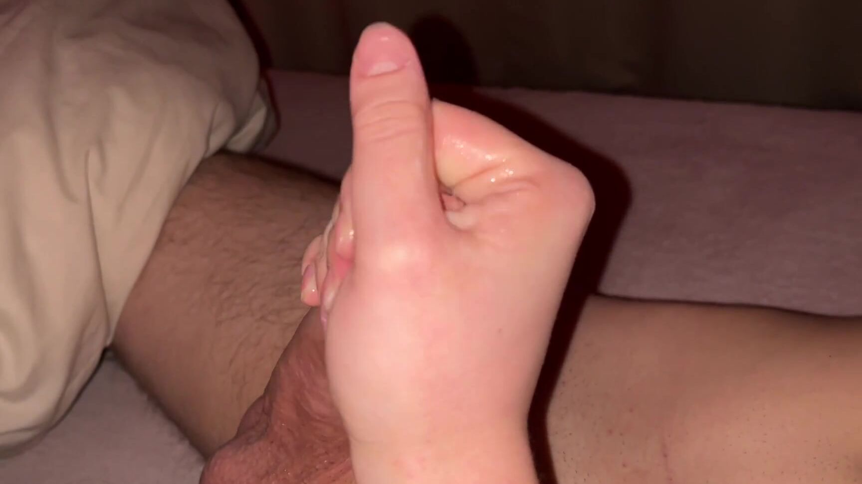 Я Хотел Отдохнуть Но Она Хотела Поиграть Со Мной Под Простыней И В Итоге Взорвала Мой Член Pornhub Com