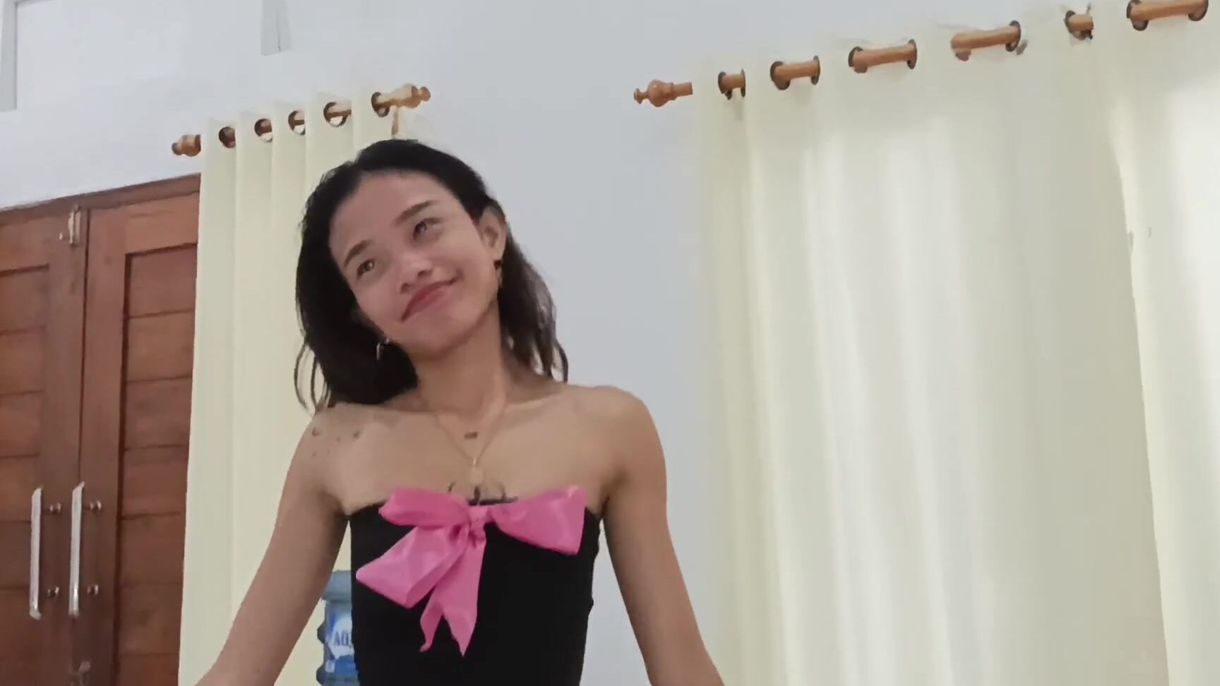 Does This Guy Have Elephantiasis His Balls Are Too Big To Fit In The Mouth Thinyone