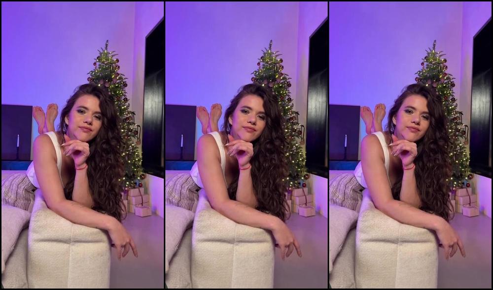 Princess Anastasia Nicknamed Anastasialegs 12 26 2025 Onlyfans Video Christmas Pose