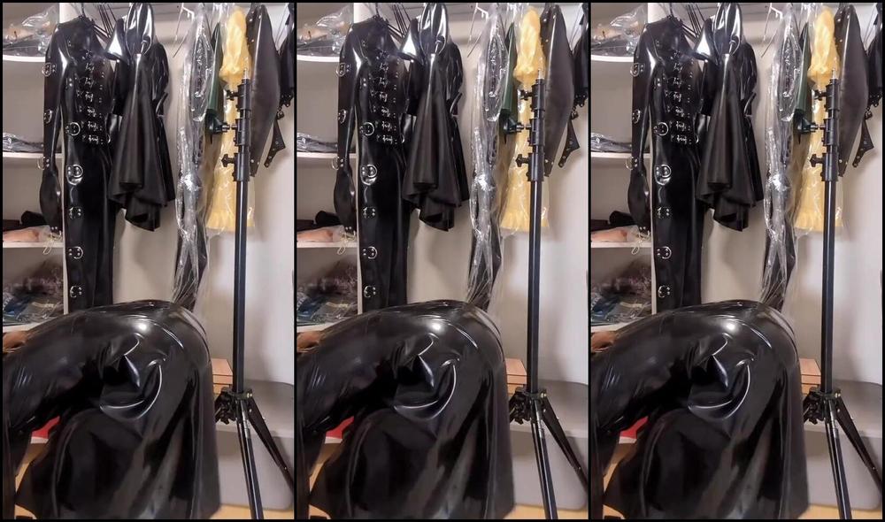 Mdollbot Nicknamed Mdollbot 09 27 2025 Onlyfans Video Just Really Amused By The Reverse Transformation Of Getting Back Into Street Clothes