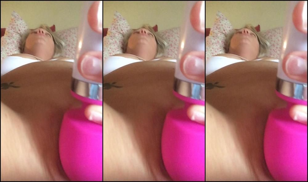 "Paula1817" amateur, blonde, solo female, solo masturbation, vibrator Such a Horny little Bimbo Doll Manyvids