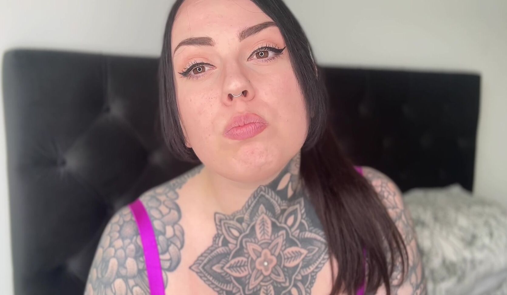 "MissValentina" femdom, femdompov, finance, financialdomination, moneyfetish Cum For Spoilt British Findom Manyvids