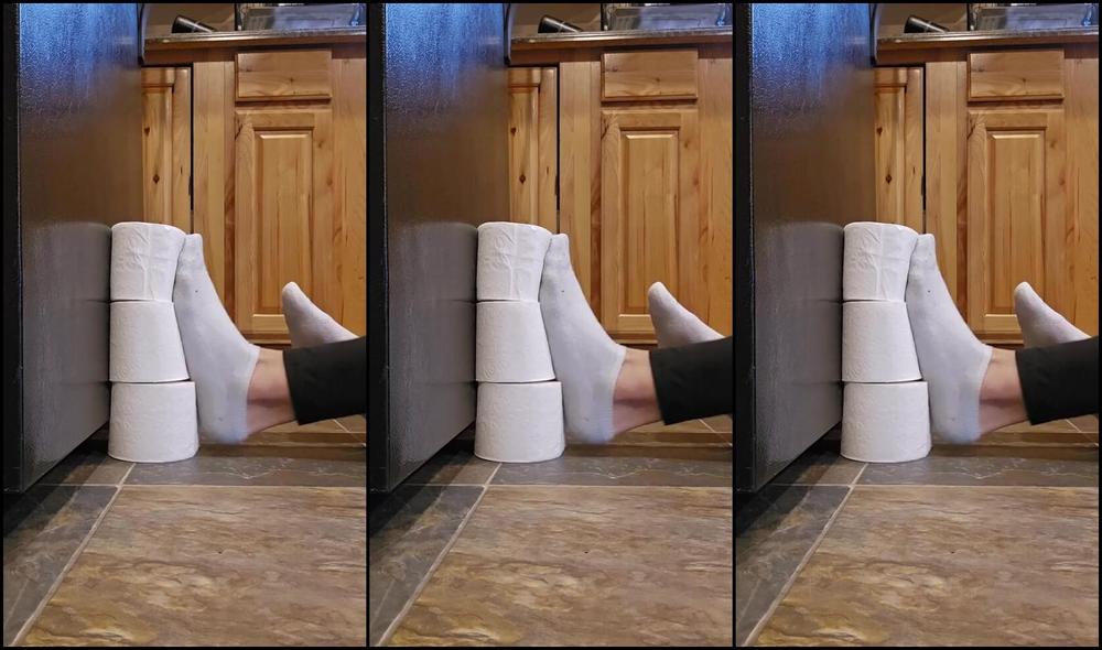 Sexysassquatch34 Nicknamed Goddessnat34 11 15 2025 Onlyfans Video 3 Rolls Of Toilet Paper Vs My 16S With Socks To Start Then Barefoot