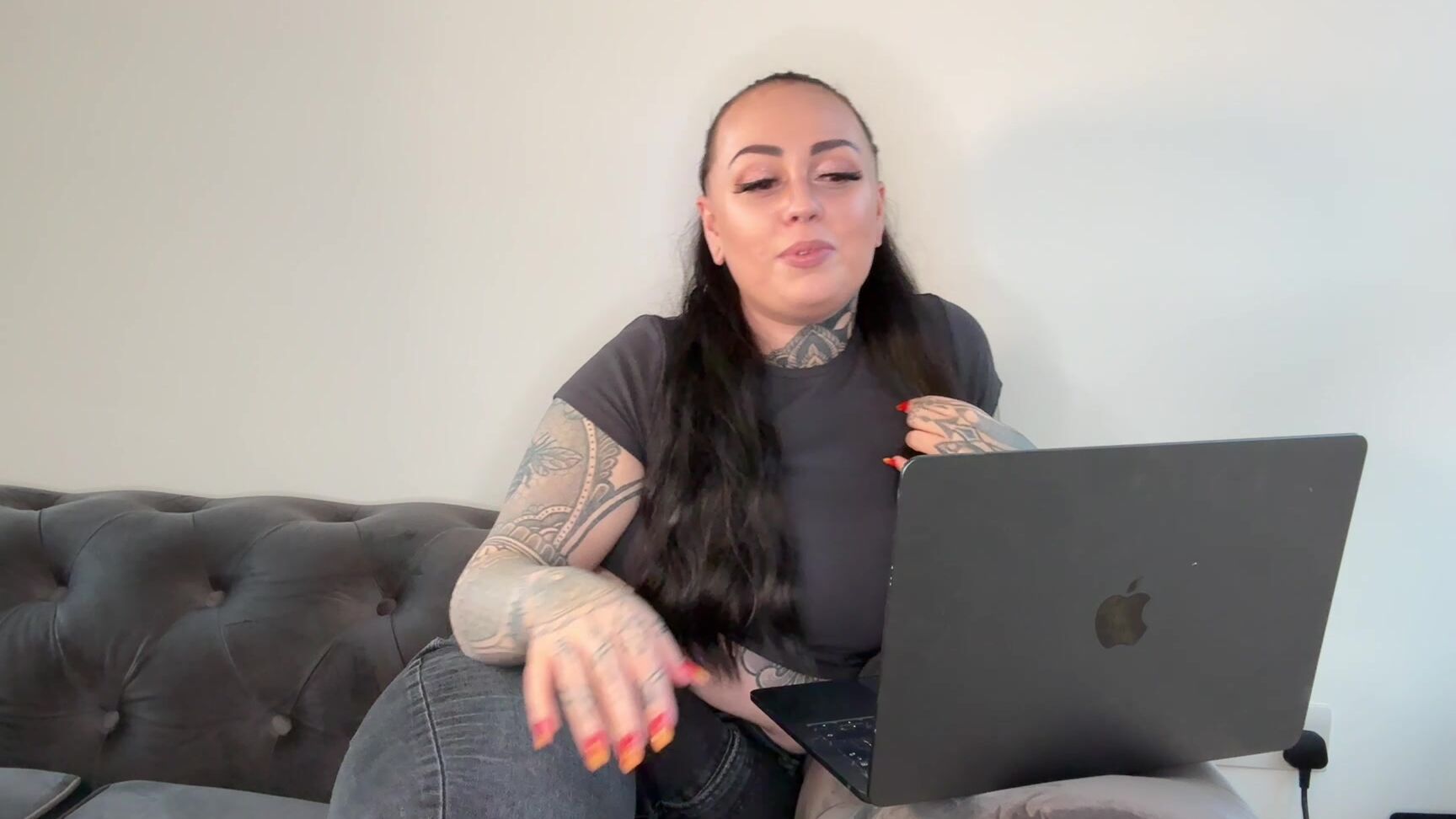 "MissValentina" femdom, femdompov, finance, financialdomination, moneyfetish Shopping Spree Findom Drain Manyvids