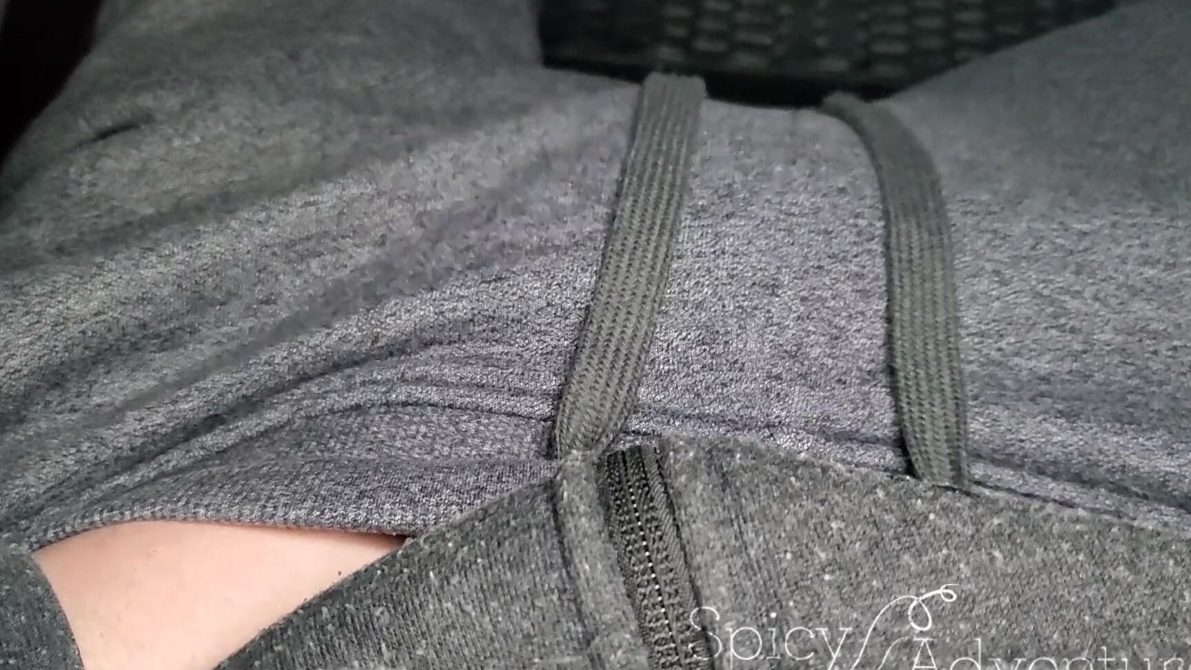 Его Стоны Чуть Не Выдали Нас Незаметная Публичная Ручная Работа На Крыльце Наши Пряные Приключения Pornhub Com