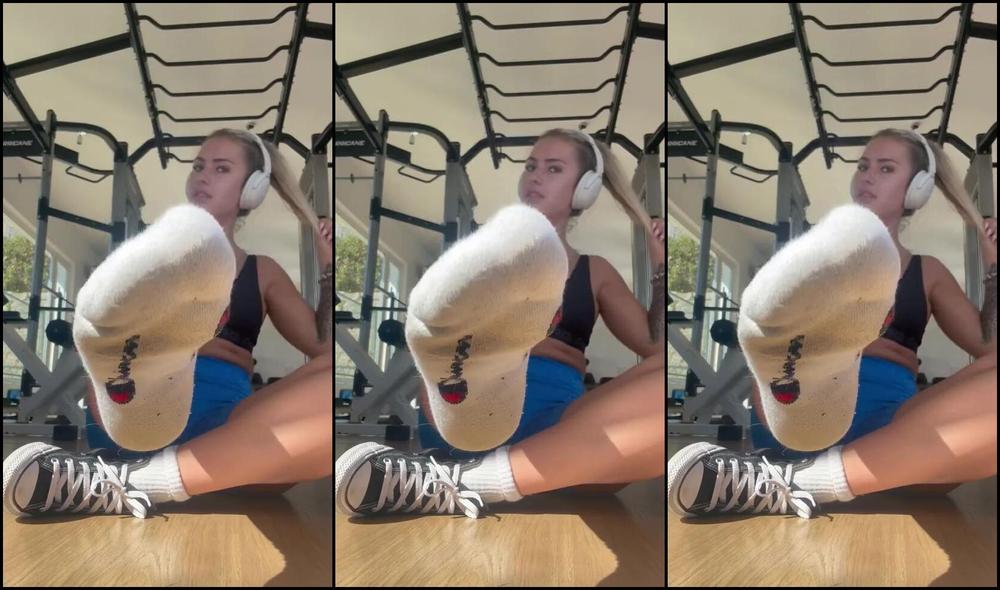 Bellayourgod's Onlyfans Video: Sweaty gym session leads to a steamy foot fetish session with her femdom mistress