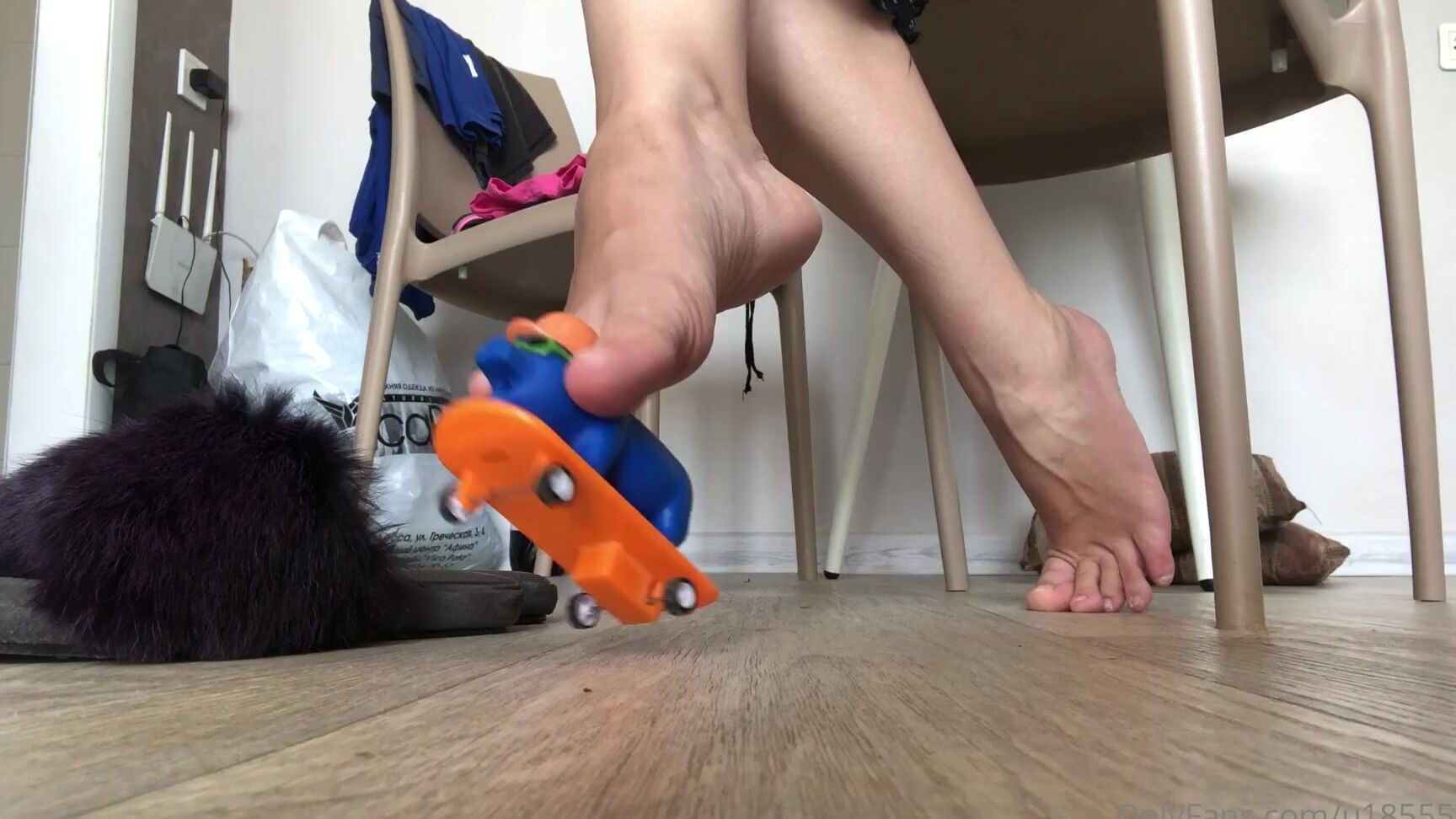 Piggy gets a taste of kathrynne Feetgoddess's feet in Onlyfans Video Play