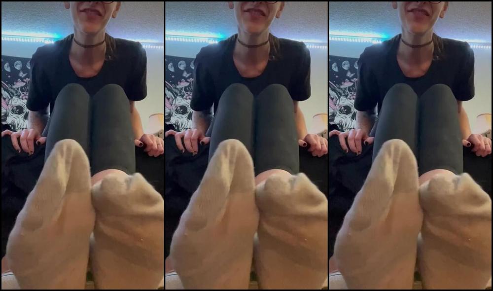 Peppermint Giantess Nicknamed Peppermintgiantess 08 14 2025 Onlyfans Video Stinky Shoe And Sock Removal Before Shipment