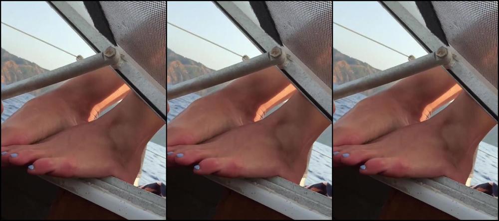 Lexy Queen Nicknamed Lexyqueenlexy 09 08 2025 Onlyfans Video Good Boys Get Rewards I Briefly Allowed My Slave To Lick My Feet From Under The Deck