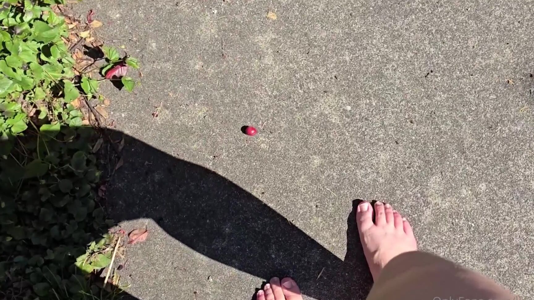 Lisa Asmr gets wild in Barefoot Outdoors with Onlyfans