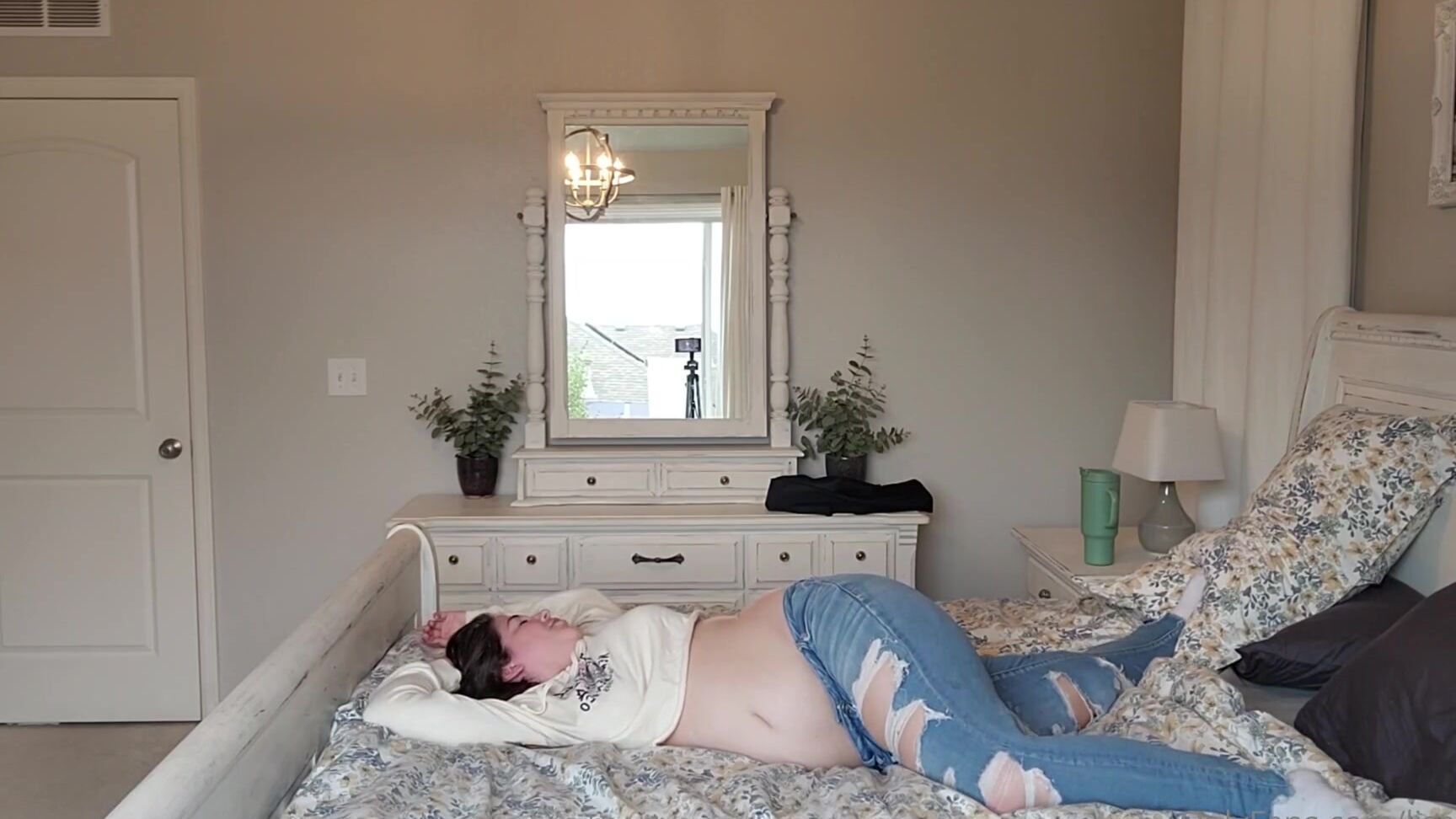 Lisa Asmr's Stretch Tied Up & Toned Up in Onlyfans Video