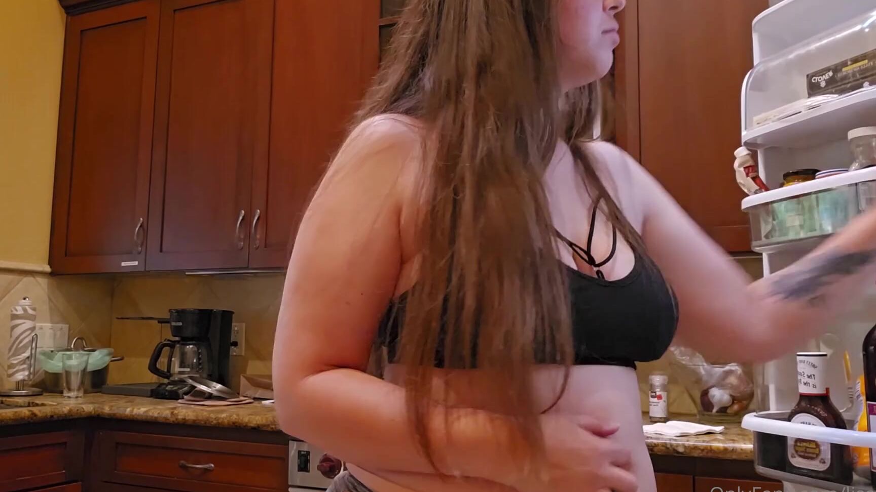 Lisa Asmr Mindless Bellybutton Swirling ASMR in Onlyfans Video