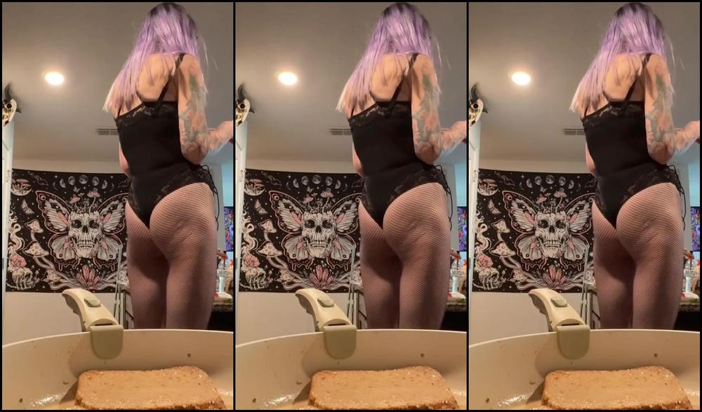 Peppermint Giantess Nicknamed Peppermintgiantess 10 18 2025 Onlyfans Video 73 Giantess Cooking In Her Tiny Kitchen French Toast