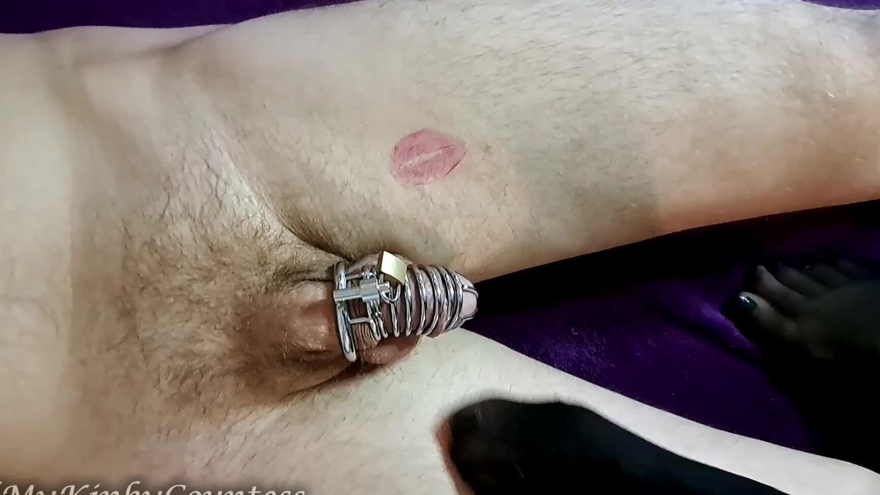 The Countess Nicknamed Mykinkycountess 04 21 2025 onlyfans Video A Kiss & A Cage - Mykinkycountess's Foot