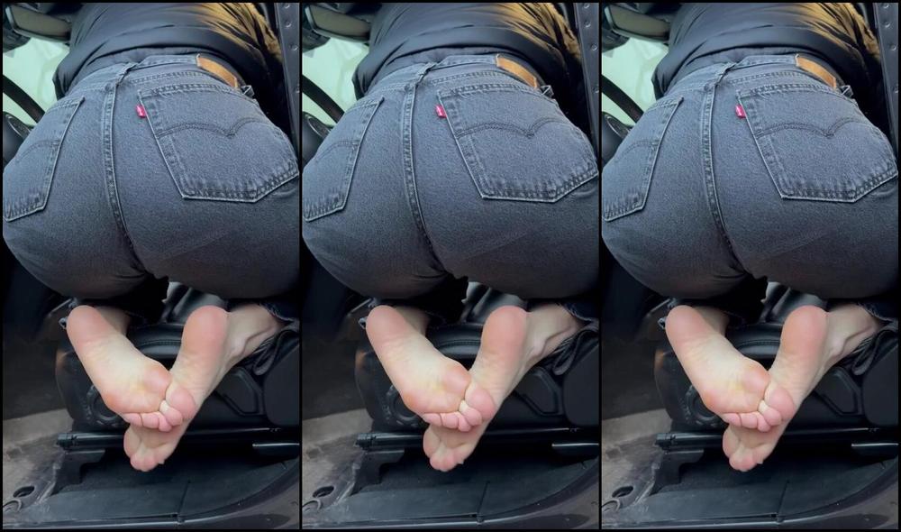 Alice Olsson Nicknamed Aliceexolsson 07 31 2024 Onlyfans Video Climbing In The Car With My Bare Soles