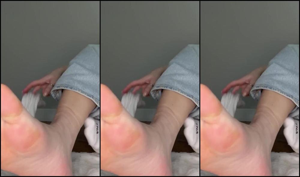 Alice Olsson Nicknamed Aliceexolsson 02 15 2025 Onlyfans Video I Love To Oil And Massage My Soles After A Long Day Can You Give Me