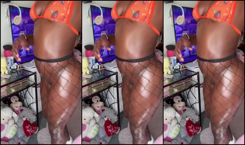 Onlyfans Leaks: Nicknamed Tharealbrownieeez gets a hot femdom session from her Brownieeezcakes mistress