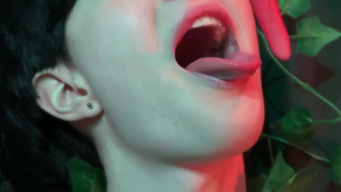 Luke Laine gets a special treat from Nicknamed Onlyfans in Lukel4Ine 04 03 2024 Onlyfans Video