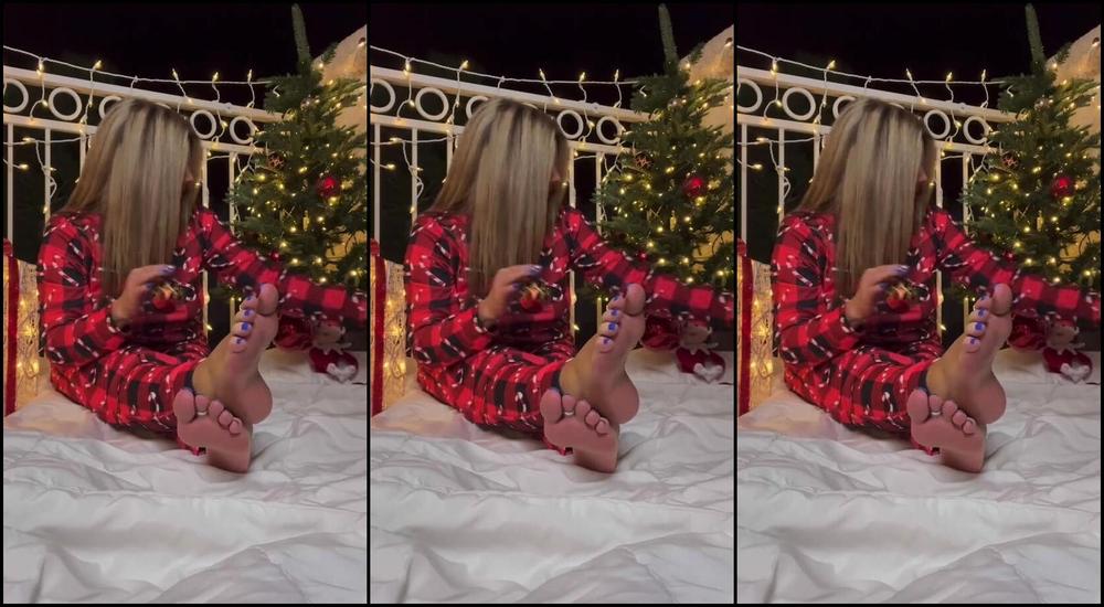 Wonderfeetwoman Nicknamed Wonderfeetwoman 12 18 2024 Onlyfans Video Getting In The Christmas Spirit By Decorating My Balcony