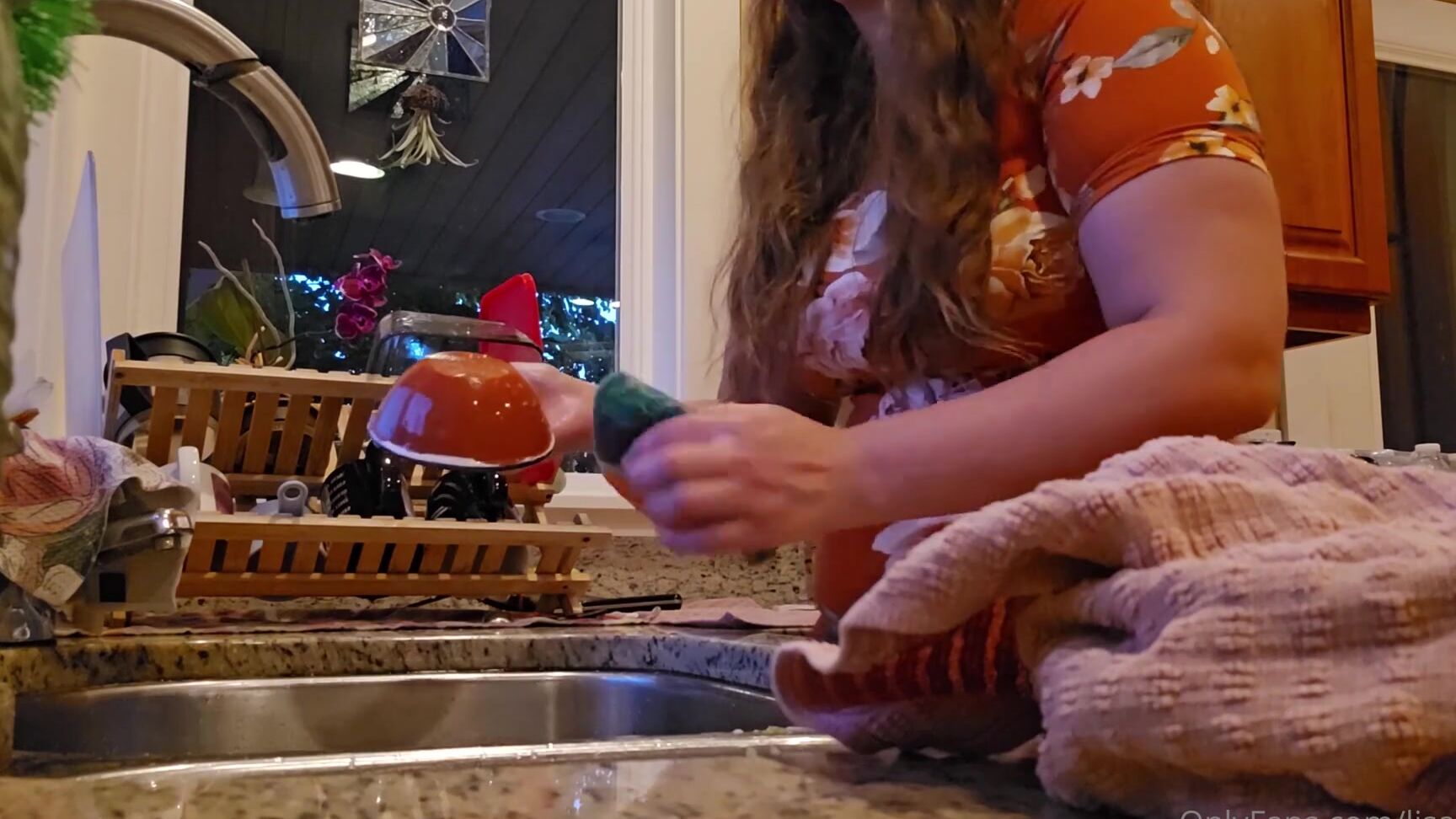 Lisa Asmr is a kitchen goddess who only wants your attention