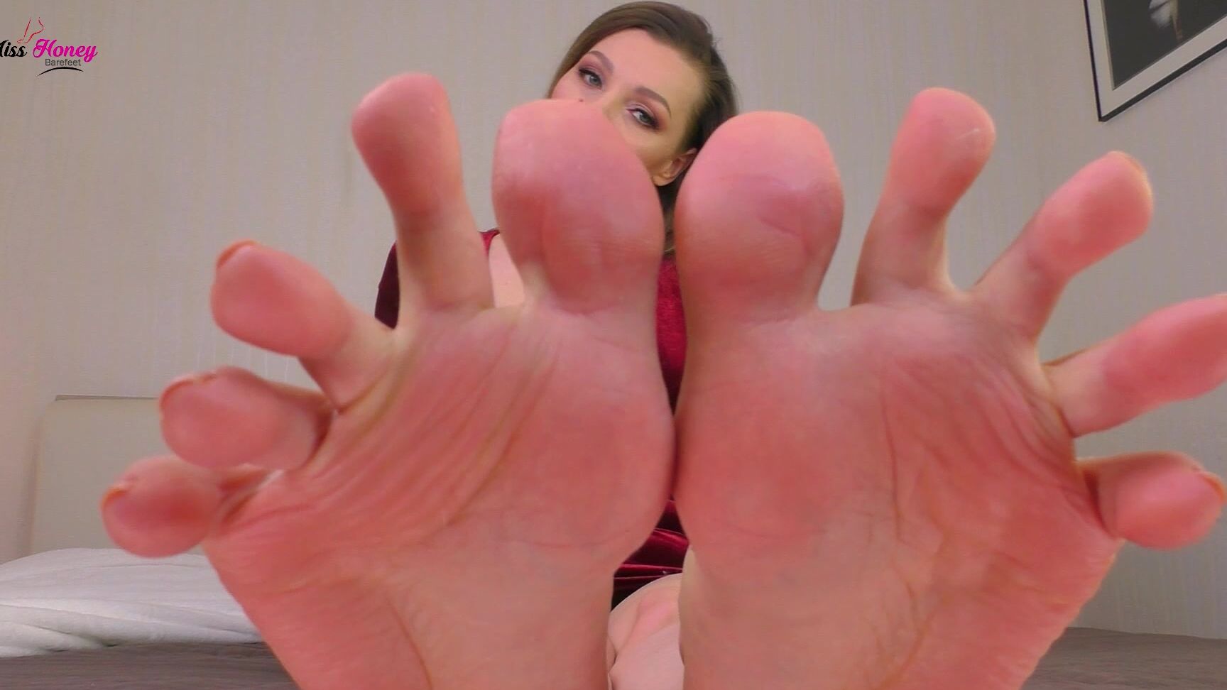 "Honey Barefeet" feetjoi, footfetish, jerkoffinstruction, sfw, toewiggling, wrinkledsoles Toe spread Worship JOI Manyvids